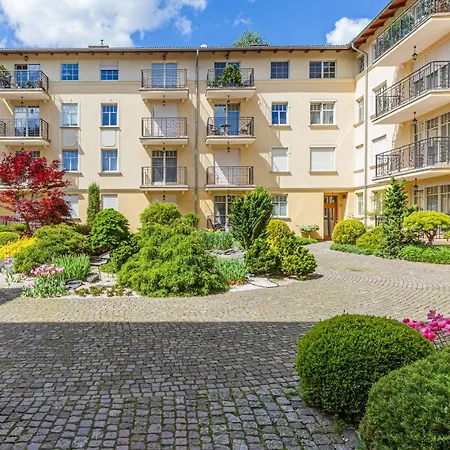 Patio Mare With Free Garage Parking By Renters Apartament