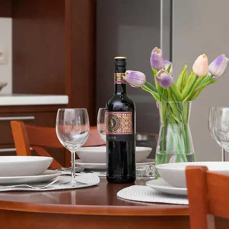 Patio Mare With Free Garage Parking By Renters Lägenhet