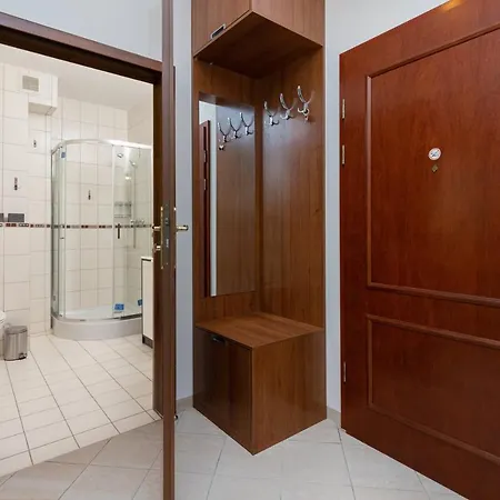 Patio Mare With Free Garage Parking By Renters